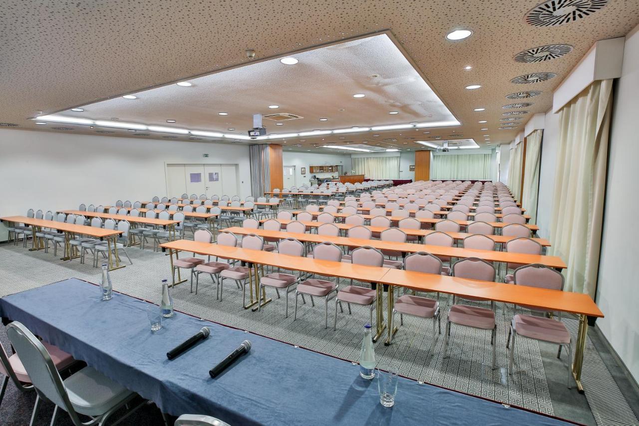 Lh Hotel Dvorak Tabor Congress & Wellness מראה חיצוני תמונה