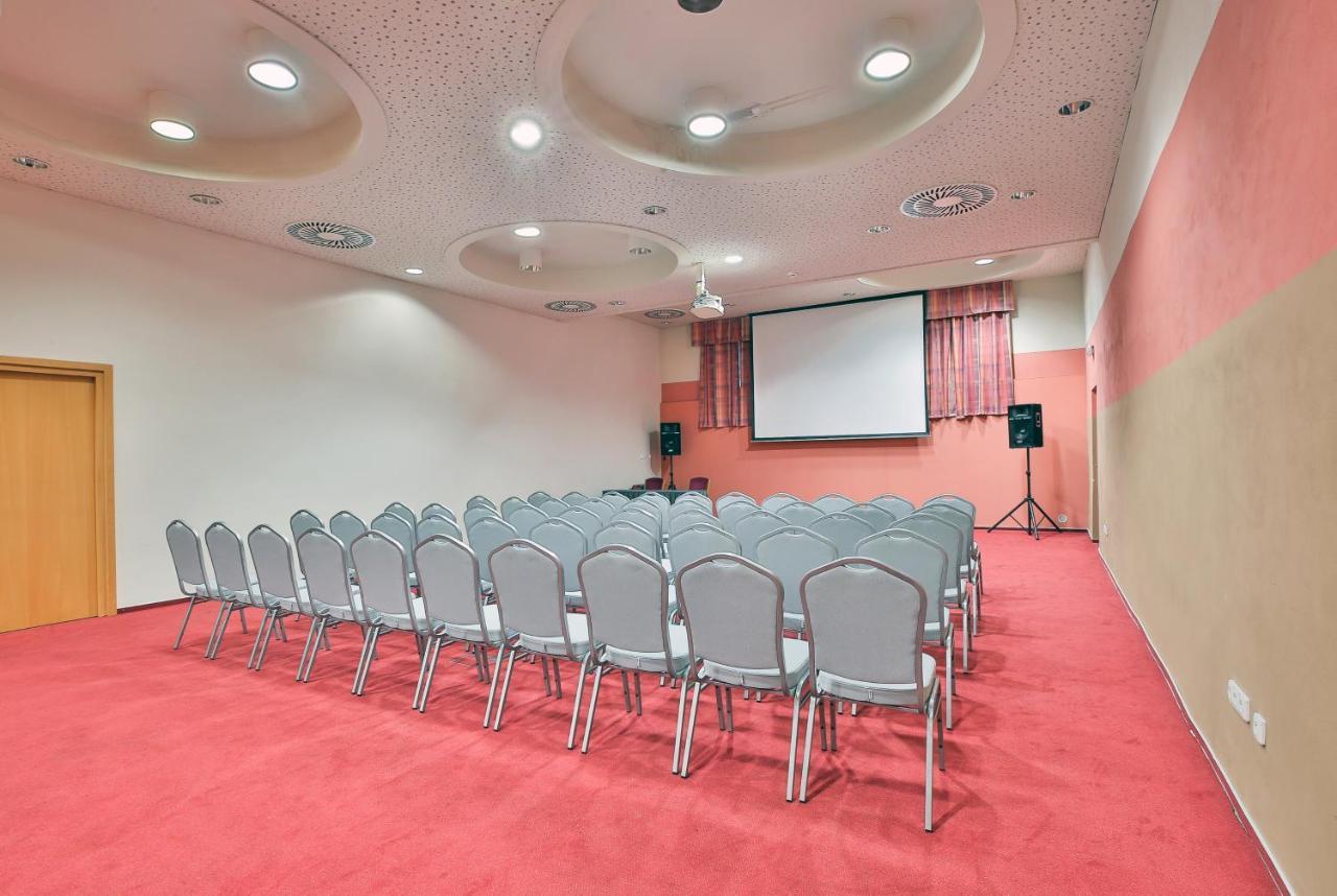 Lh Hotel Dvorak Tabor Congress & Wellness מראה חיצוני תמונה