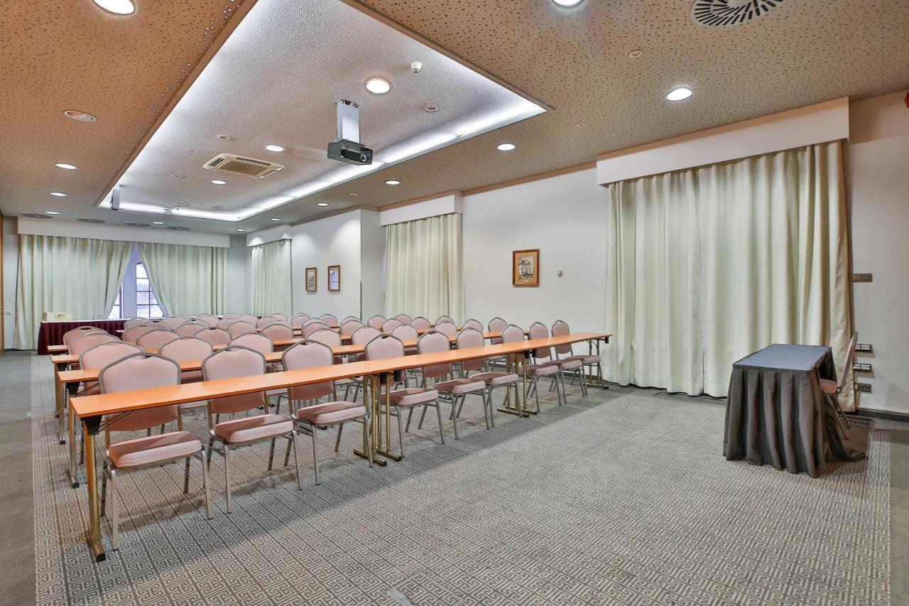 Lh Hotel Dvorak Tabor Congress & Wellness מראה חיצוני תמונה